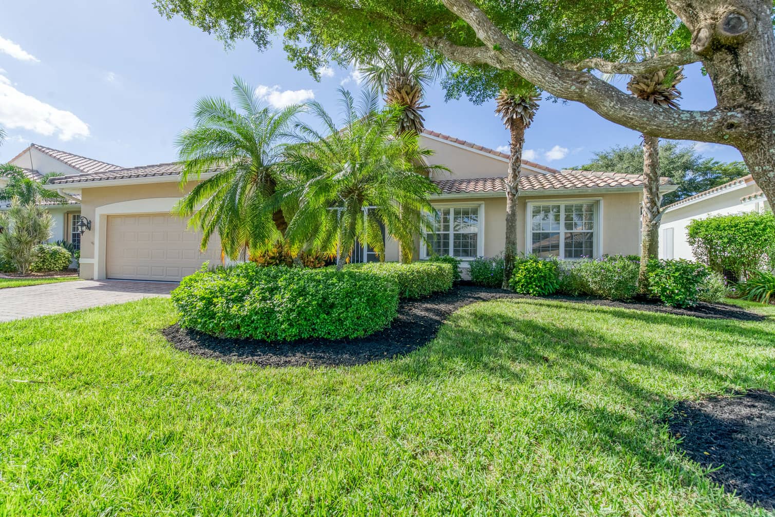 A wonderfully landscaped Apopka FL home.